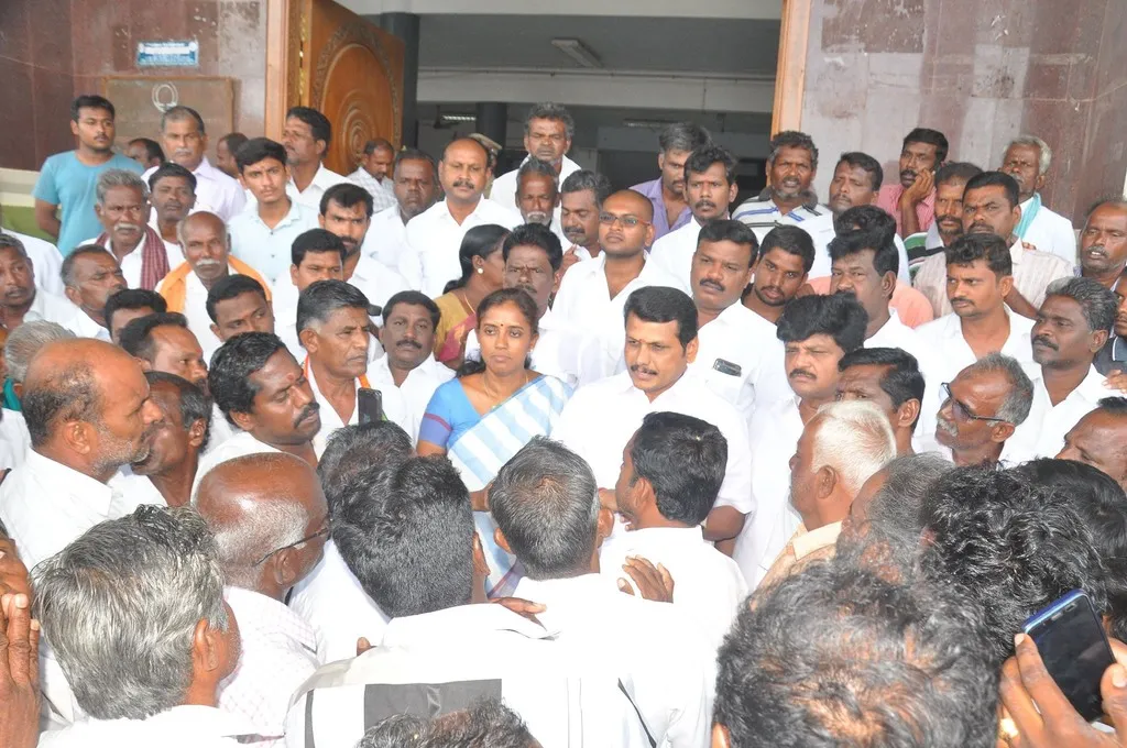  MLA, MLA, who has landed in support for sand dungeon workers